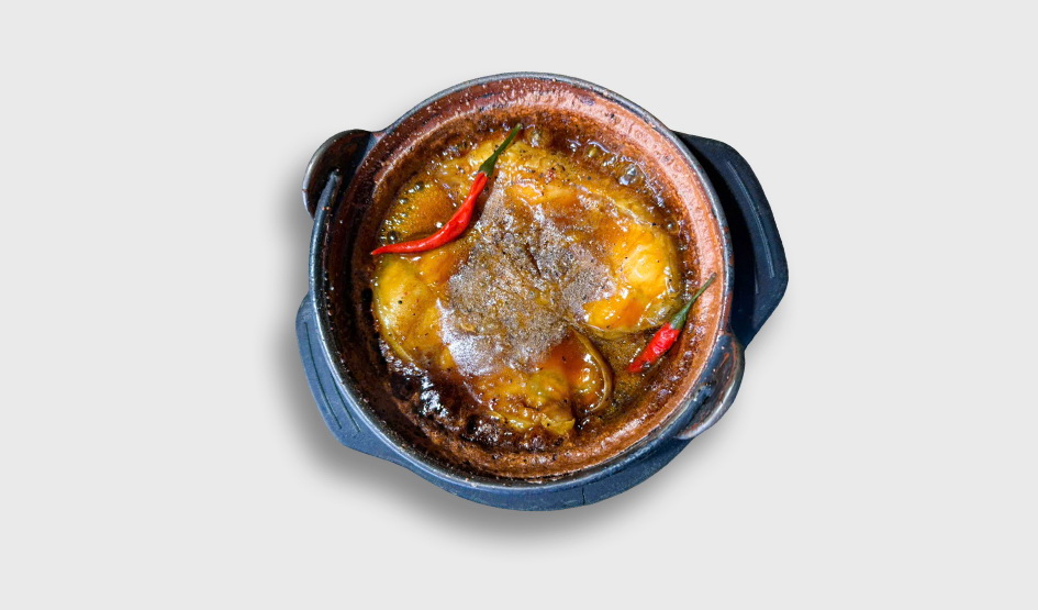 Braised fish clay pot dish